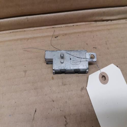 AMPLIFICATEUR D ANTENNE AUDI A3 8P4035225B