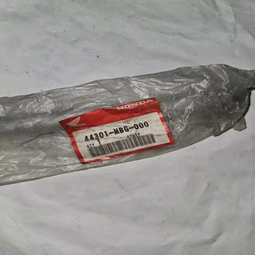 AXE ROUE AVANT CB1100 44301-MGB-000 PIECE ORIGINE HONDA