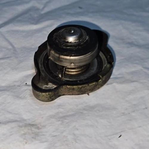 BOUCHON REFROIDISSEMENT HONDA FJS SILVERWING 400 2008