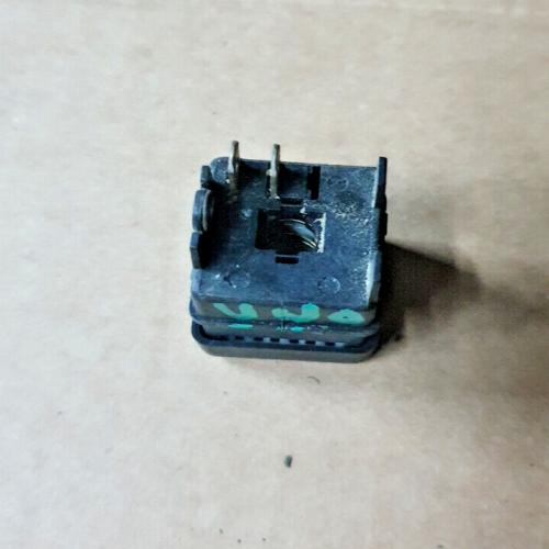 BOUTON INTERUPTEUR ECLAIRAGE INTERIEUR PLAFONNIER FIAT UNO 89