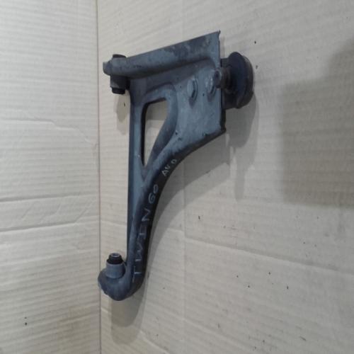 Bras triangle inferieur droit passager Renault Twingo de 93 A 07