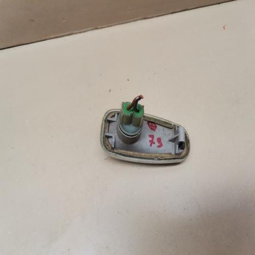 clignotant laterale w210 MERCEDES  CLASSE E W210 A2108200921