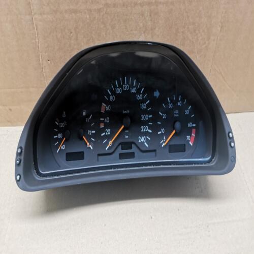 COMPTEUR DE VITESSE TABLEAU DE BORD MERCEDES CLASSE E W210 REF 87001314