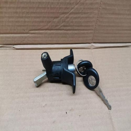 CYLINDRE BARILLET DE FERMETURE DE COFRE AVEC CLEF VW SANTANA PASSAT 32 82-