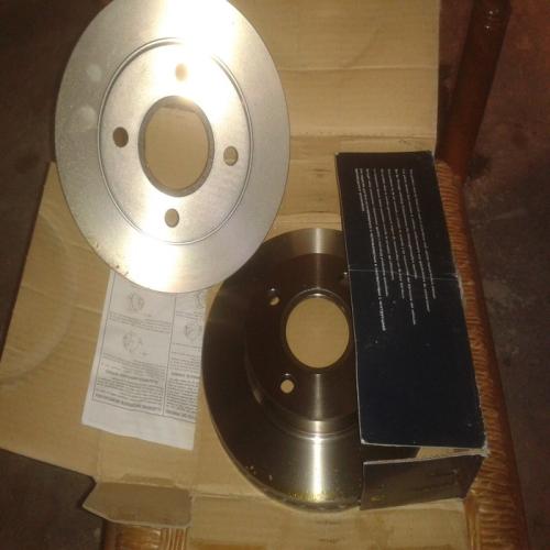 DISQUES DE FREIN AVANT ESCORT KA FIESTA 3 4 COURRIER PUMA Ø 240 ventilé DDF887s