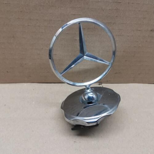 insigne etoile de calandre mercedes W114 W115 ref 1158800186