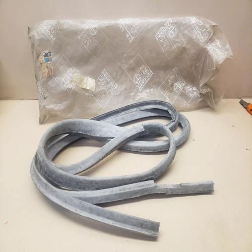 joint caoutchouc porte ou capot Peugeot 504 404