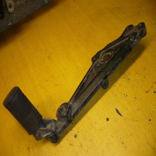 Kawasaki 35011-1153 Z 550 g  Z 550 GT Platine droite repose pied