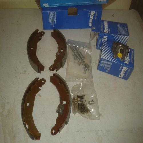 Kit de freins frein arrière BENDIX Ford Fiesta 1 2 ess 1.6 diesel  jusqu en 89