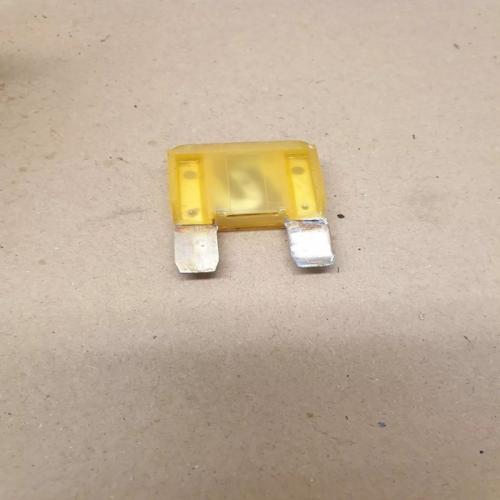 LOT DE 2  Maxi fusible 20A 32V jaune voiture automobile 2.9X3.5 CM