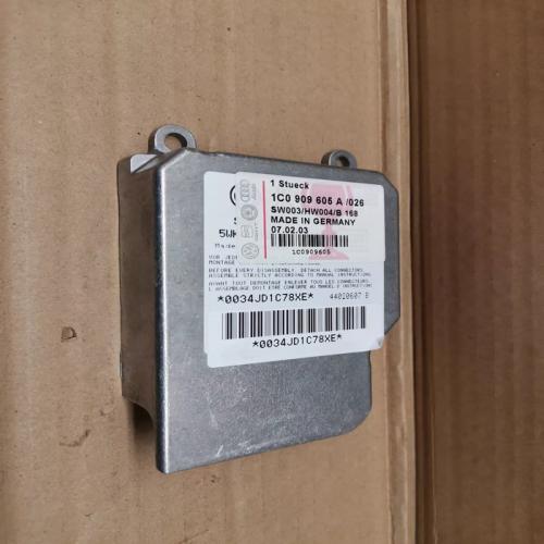 MODULE CONTROLE AIR BAG NEW BEETLE GOLF 4 REF 1C0909605A/026