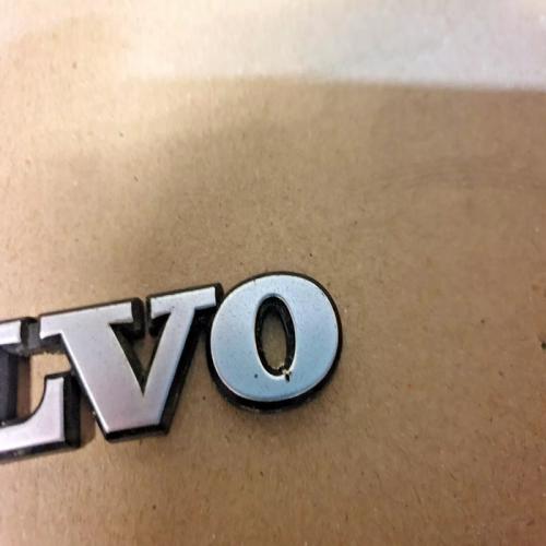 MONOGRAMME LOGO EMBLEME INSIGNE SIGLE VOLVO  10.8x1.5 cm