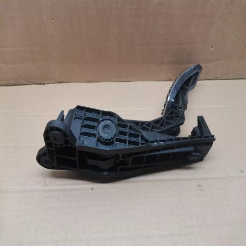 PEDALE POTENTIOMETRE ACCELERATEUR MERCEDES ML W164 REF A1643000104