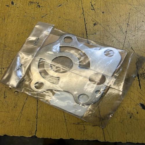 plaque extérieur pompe a eau kawasaki 67f-44323-00 F 75 TLRB F 80 100 hp