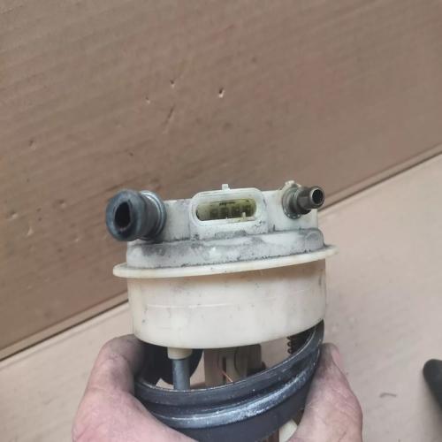 POMPE FLOTTEUR JAUGE DE NIVEAU CARBURANT  VOLVO S40 V40