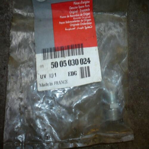 raccord essence et hydraulique  renault truc 50 05 030 024