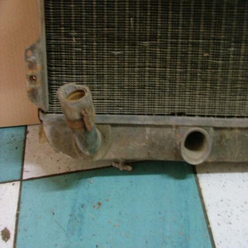 RADIATEUR VOITURE ANCIENNE COVENTRY RADIATOR A RESTAURER OU POUR DECO