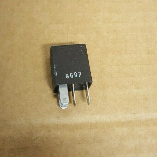 Relais GM ref 90229206 Opel daewoo