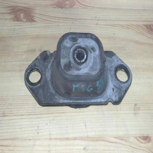 Support moteur boite Renault CLIO 3 MEGANE 2 MODUS SCENIC 2 DCI REF 8200352861