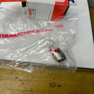 1 ampoule origine feu arrière yamaha 4VP-H4714-00 nxc xc 125 yw 100 125