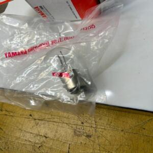 1 ampoule origine feu arrière yamaha 4VP-H4714-00 nxc xc 125 yw 100 125