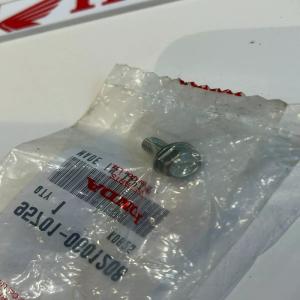 1 boulon 6x12 honda 95701-0601208 80433-762-003 91582-371-980 95700-0601208