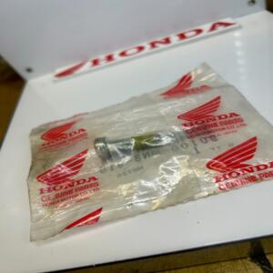 1 boulon 8mm honda 90100-mn8-910 rvf 750 400 cbr 900 1000 600 cb 1000 1300 vfr