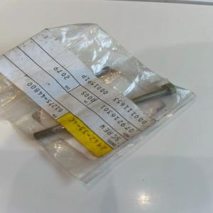 1 boulon maintient patin chaine suzuki 61275-44b00 dr 650 r re rse dr 750 800 s
