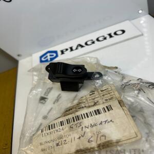 1 bouton clignotant vespa 1d001824 gts 125 150 4t e4 300 ie