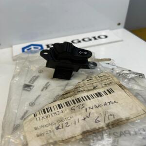 1 bouton clignotant vespa 1d001824 gts 125 150 4t e4 300 ie