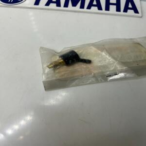 1 buse  yamaha 1j2-13552-00