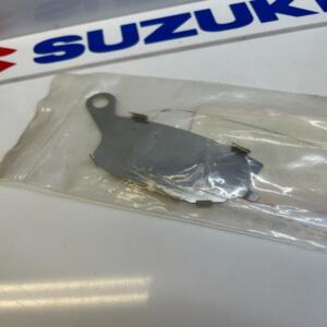 1 cale plaquette droite arriere suzuki 69134-06g00 gsr dl gsxf gsx-s gsf