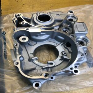 1 carter bas moteur gauche daelim 125 roadwin carbu injection 11200-BA4-0010