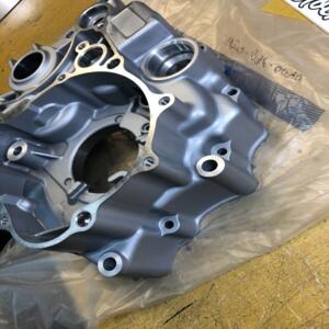 1 carter bas moteur gauche daelim 125 roadwin carbu injection 11200-BA4-0010