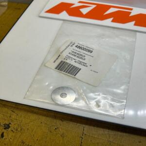 1 clapet 6X22X0,25 amortisseur wp ktm 48600099 105 1050 1190 125 1290 690 200