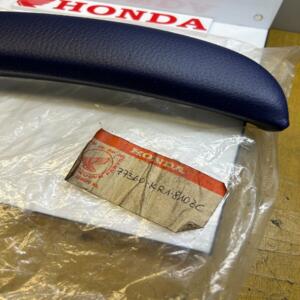 1 dosseret capot selle honda 77360-kr1-810zc NS 125 R 1987 H NS 125 R2 1987 H
