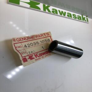 1 entretoise bras oscillant kawasaki 42036-1056 ZR 400 B1 kx 125 250 kdx 200 220