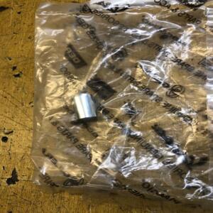 1 entretoise pare brise piaggio mp3 125 250 300 400 500 ie lt 624456