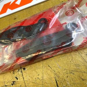 1 jeu plaquettes frein avant origine ktm 58413030000 400 620 640 lc4 125 super