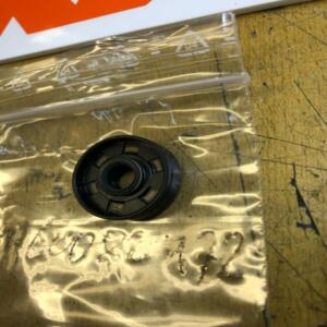 1 joint spi 8x24x7 ktm 0760082472 105 125 150 200 250 300 380 85 65 50