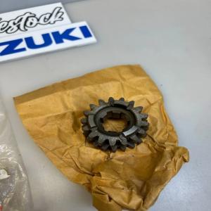 1 pignon 3eme/4eme vitesse suzuki 24231-14110 rm 100 125 23231-41501 24231-14101