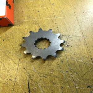 1 pignon sortie boite vitesse STBV 12 DENTS  ktm 46033029012 60 65 sx 1998 2001