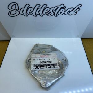 1 plaque bride pompe a eau 1305A032 Mitsubishi Pajero Montero L200