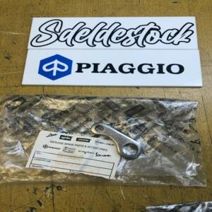 1 plaque ressort béquille derbi gilera piaggio 00h00800422 2B004468 senda gpr