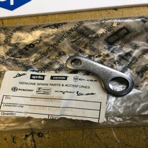 1 plaque ressort béquille derbi gilera piaggio 00h00800422 2B004468 senda gpr