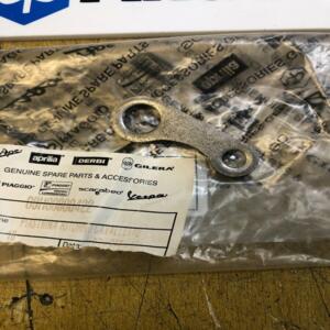 1 plaque ressort béquille derbi gilera piaggio 00h00800422 2B004468 senda gpr