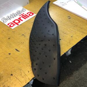 1 tapis marche pied gauche aprilia ap8184086 scarabeo 250 300 400 492 500