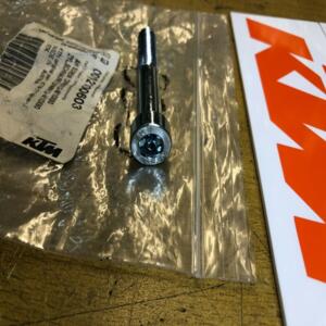 1 vis DIN6912-M10X60 ktm 0012100603 690 duke supermoto 990 superduke