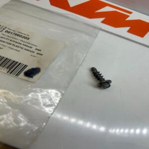 1 vis plastic K60X20 SW6 ktm husqvarna 0017060205 0017060203, 0676550223