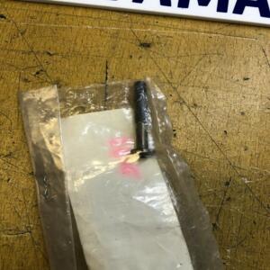 1 vis yamaha 98507-05035 438-81345-20 8J5-81345-20 90159-05002 92506-05035